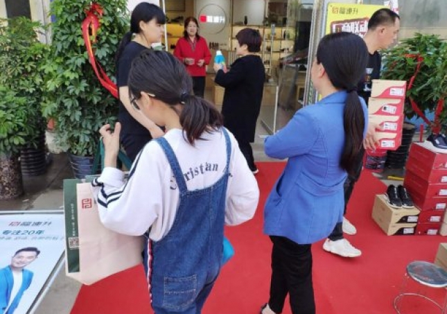 賀：福連升河南鄭州郭店鎮(zhèn)老北京布鞋、休閑鞋專賣店正式開業(yè)！